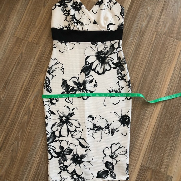 Black and White Knee Length Dress - Picture 9 of 11